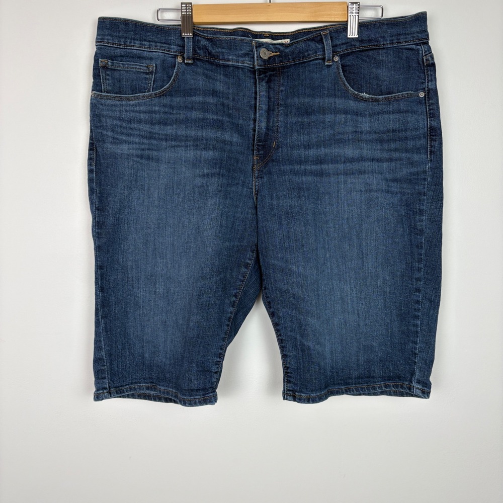 Levis Women Classic Bermuda Jean Shorts Size 34 Blue Stretch Mid Rise Dark Wash